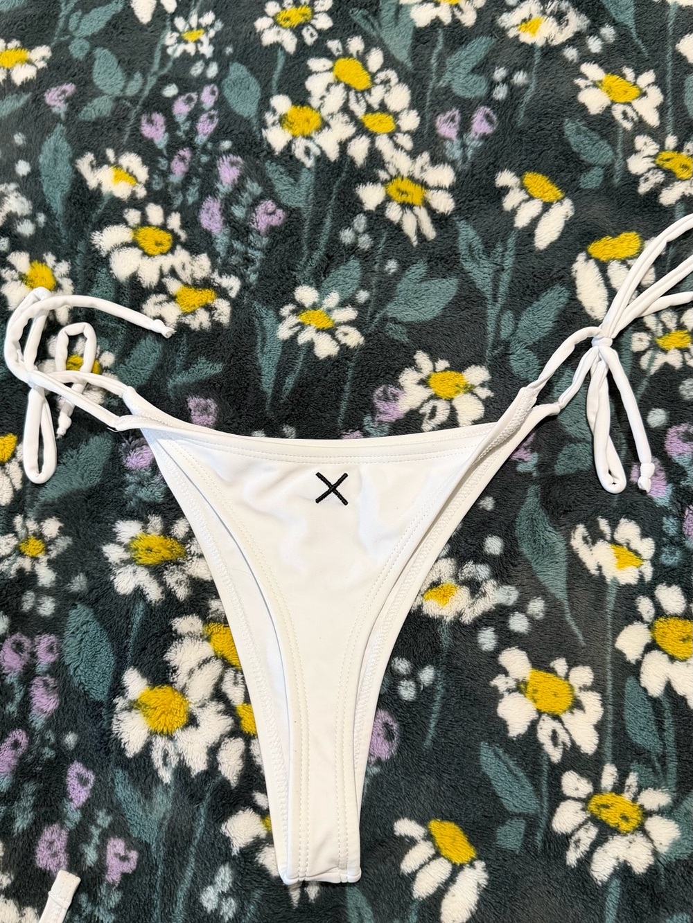 Boutine LA white Bikini Set - Picture 5 of 8